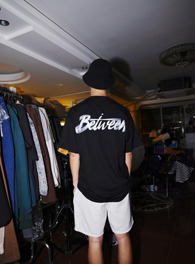 a.t Between 炫目logo tee 工作室手工定制 可提供尺寸