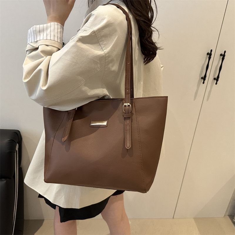 2025新款百搭女士单肩斜挎包休闲轻便手提包女大容量高级感托特包
