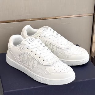 男士高级感超火小白鞋2025新款潮流百搭爆款男鞋真皮休闲板鞋男款