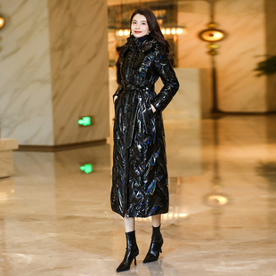 黑色亮面免洗羽绒服女冬大毛领2025新款 超长白鸭绒外套潮6138 修身