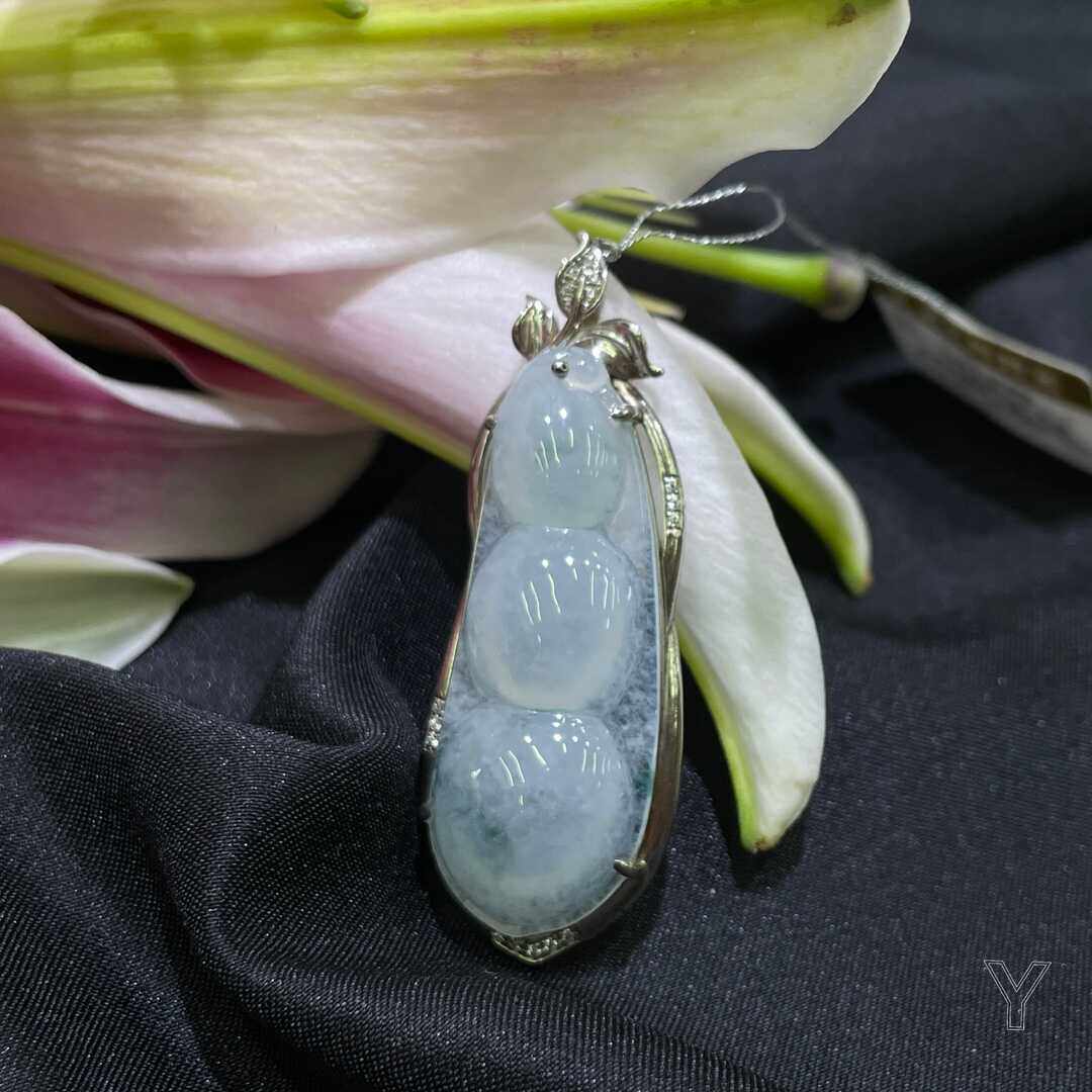 昱芙琳925银镶冰飘兰花翡翠福豆吊坠玉石女款