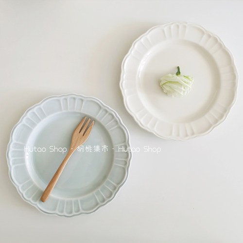 胡桃集市浮雕奶油色花瓣型餐盘