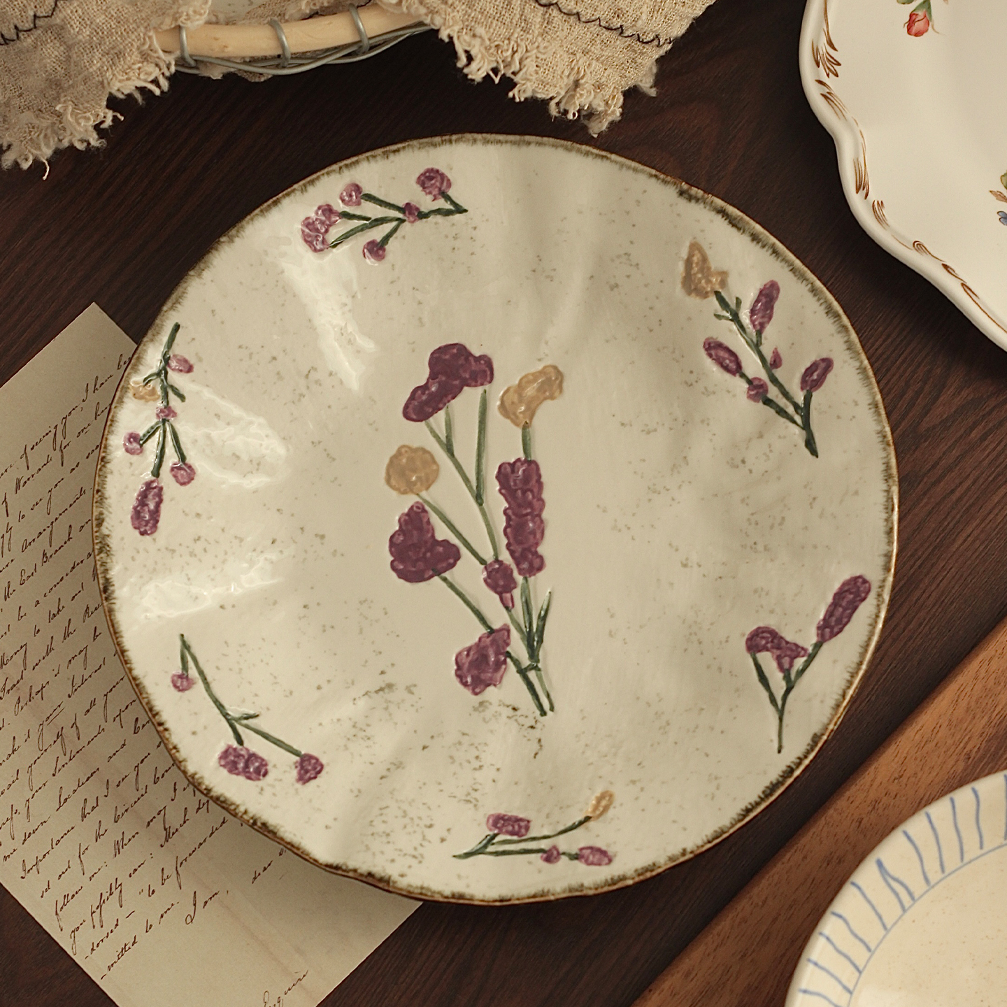 胡桃集市紫色草木浮雕家用菜盘早餐盘甜品盘子釉下彩陶瓷盘意面盘