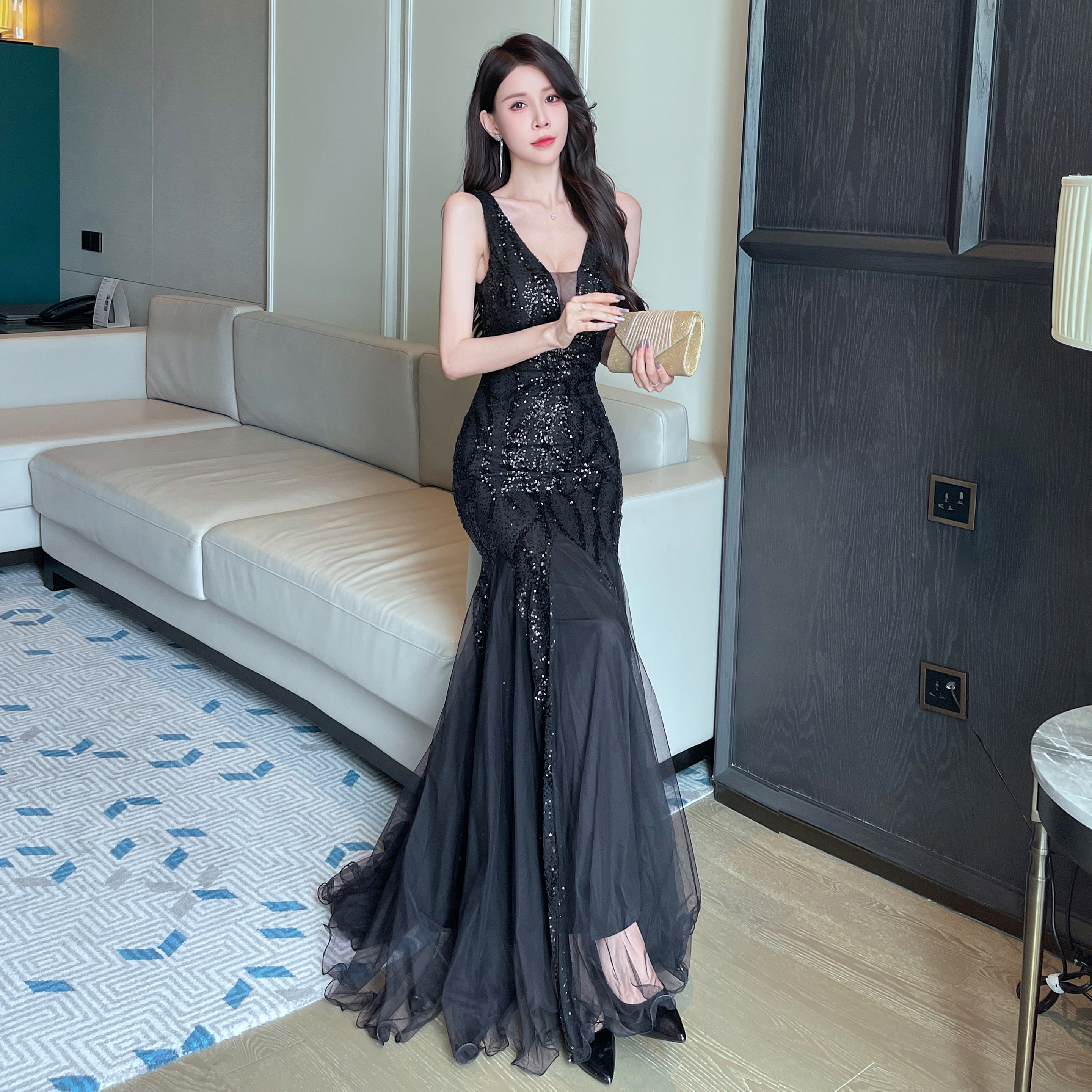 黑色亮片鱼尾V领长款晚礼服女