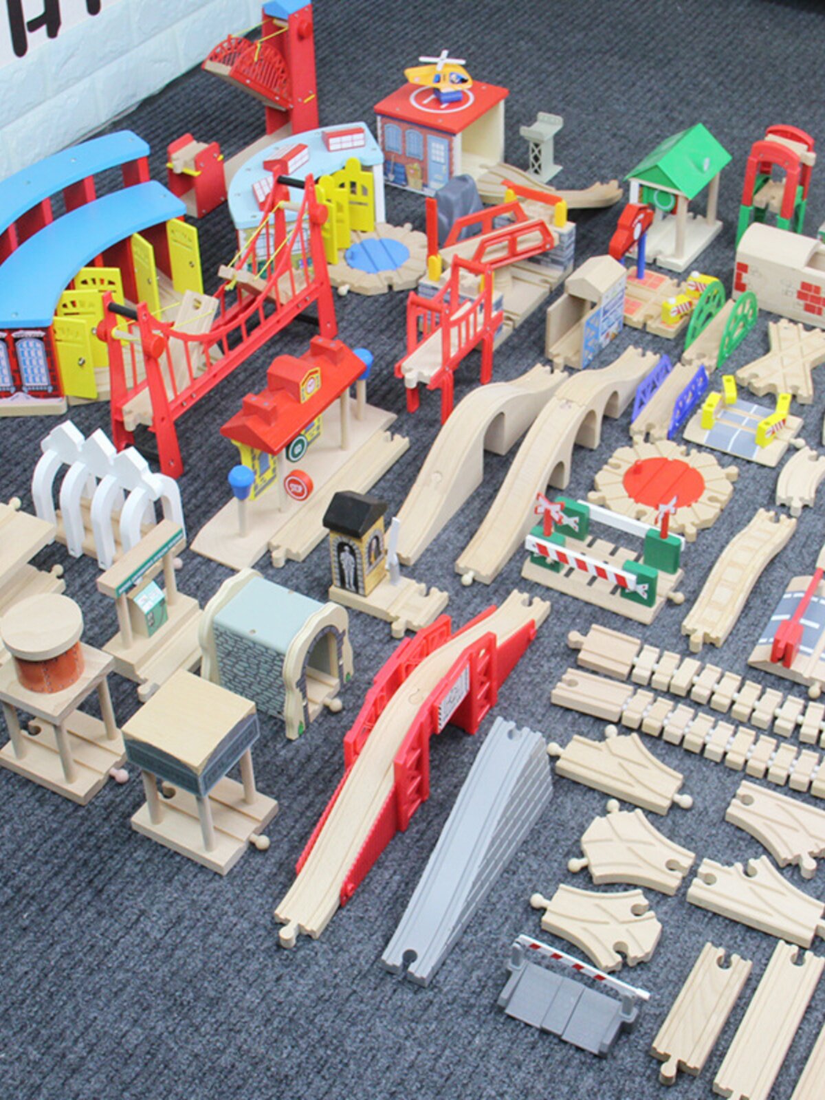 SMALL WOODEN TRAIN MAGNETIC ELECTRIC CAR TRACK BOY WOOD RAIL BUILDING BLOCK ASSEMBLY ACCESSORIES CHILDRENS EDUCATIONAL TOYS