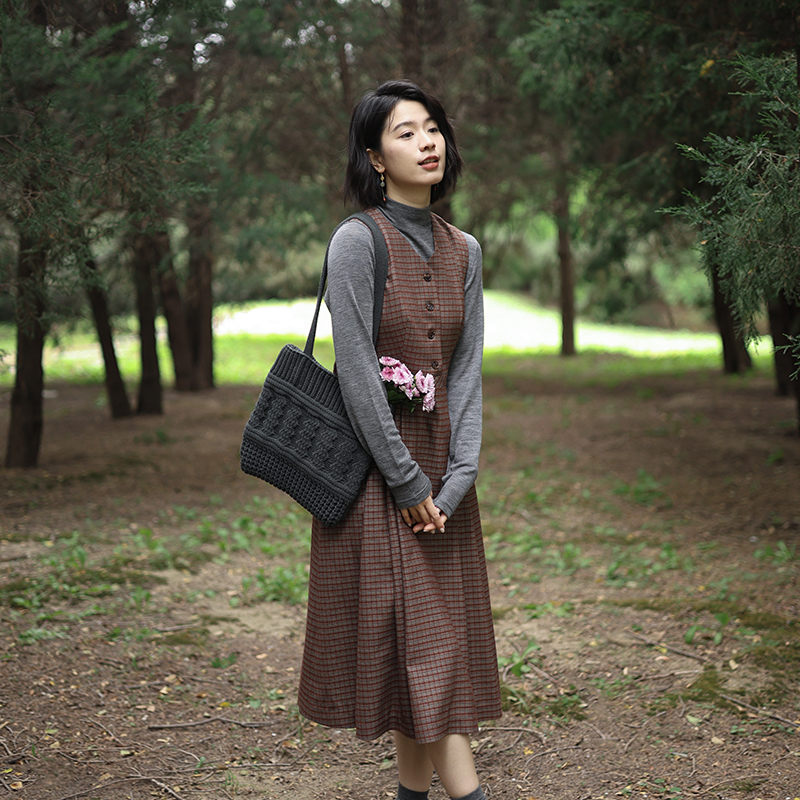 G25Q-032【枫叶丹】北京瓷片高端复古文艺红棕格纹减龄款背心裙