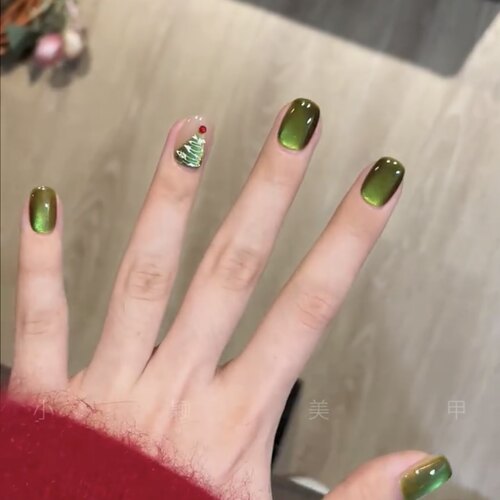 显白绿色猫眼圣诞树美甲