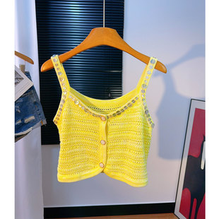 时髦又凉快！贝壳扣饰 度假风镂空针织小吊带女夏季外穿短款上衣