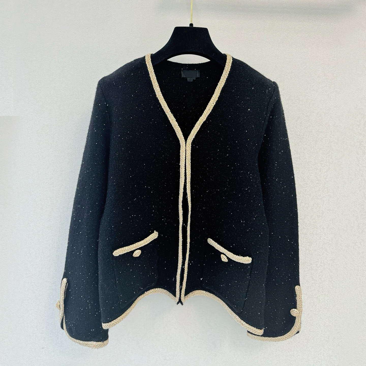 轻奢高端女装黑金撞色小香风毛衣外套细闪羊绒针织宽松V领开衫春