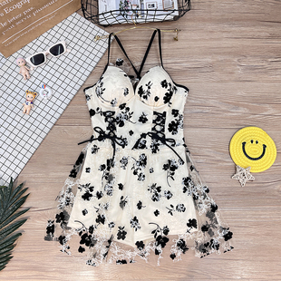 泳衣女夏2022年新款 遮肚显瘦韩国ins小香风碎花保守学生温泉 时尚