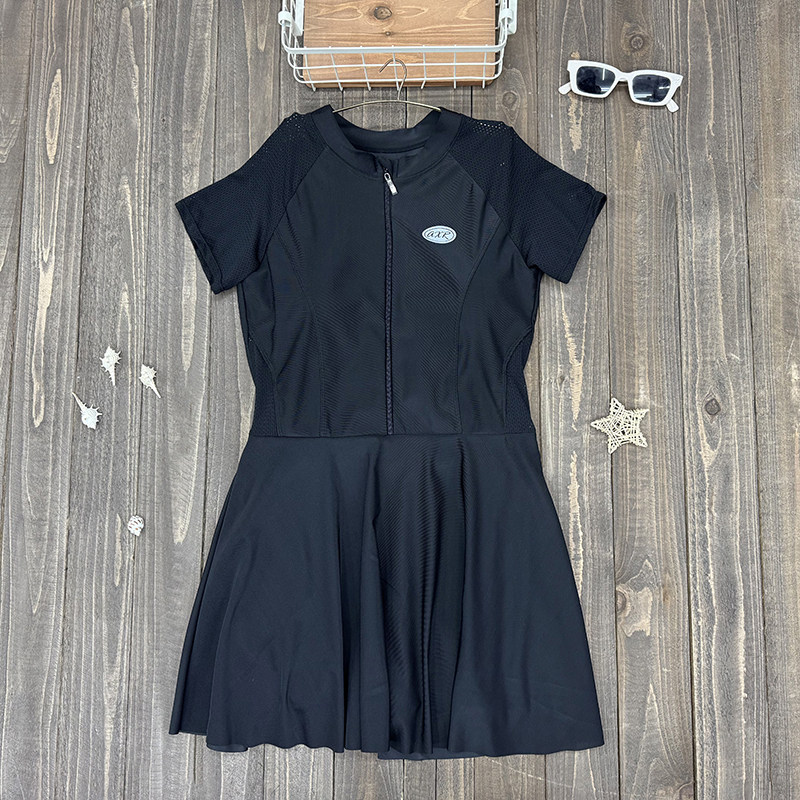 缇小夏泳衣女2025年新款连体裙式平角短袖保守遮肚显瘦游泳衣