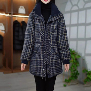 冬季加厚中长款羽绒棉服妈妈保暖格子毛呢外套新款中老年女士棉袄