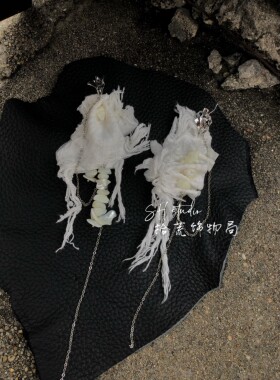 拾荒饰物局白色立体棉布保色抗氧化不对称流苏天然白贝耳饰银针