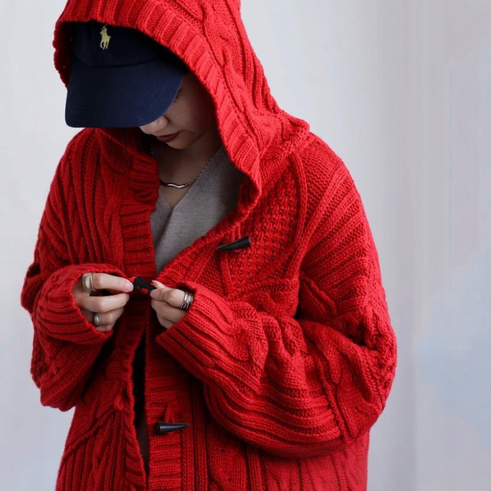 质感纯手工日本贵牌显瘦宽松慵懒温柔连帽麻花牛角扣针织开衫