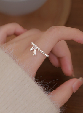 足银圆珠小鱼弹力绳戒指女