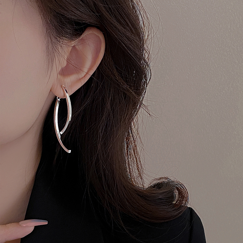 Z小姐日韩925银针女线条耳线