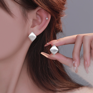 Z小姐 999银拉丝菱形耳环女轻奢气质小众高级感耳扣耳饰2025新款