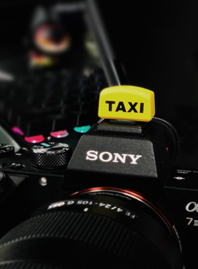 创意可爱卡通热靴保护盖TAXI MINI微单相机适用佳能M200 50 6尼康单反索尼A7M2 4 R5M3富士XT5 4 3 2徕卡配件