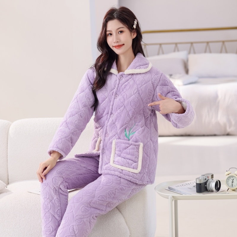 睡衣女秋冬季加厚加绒珊瑚绒夹棉三层保暖可外穿法兰绒家居服套装