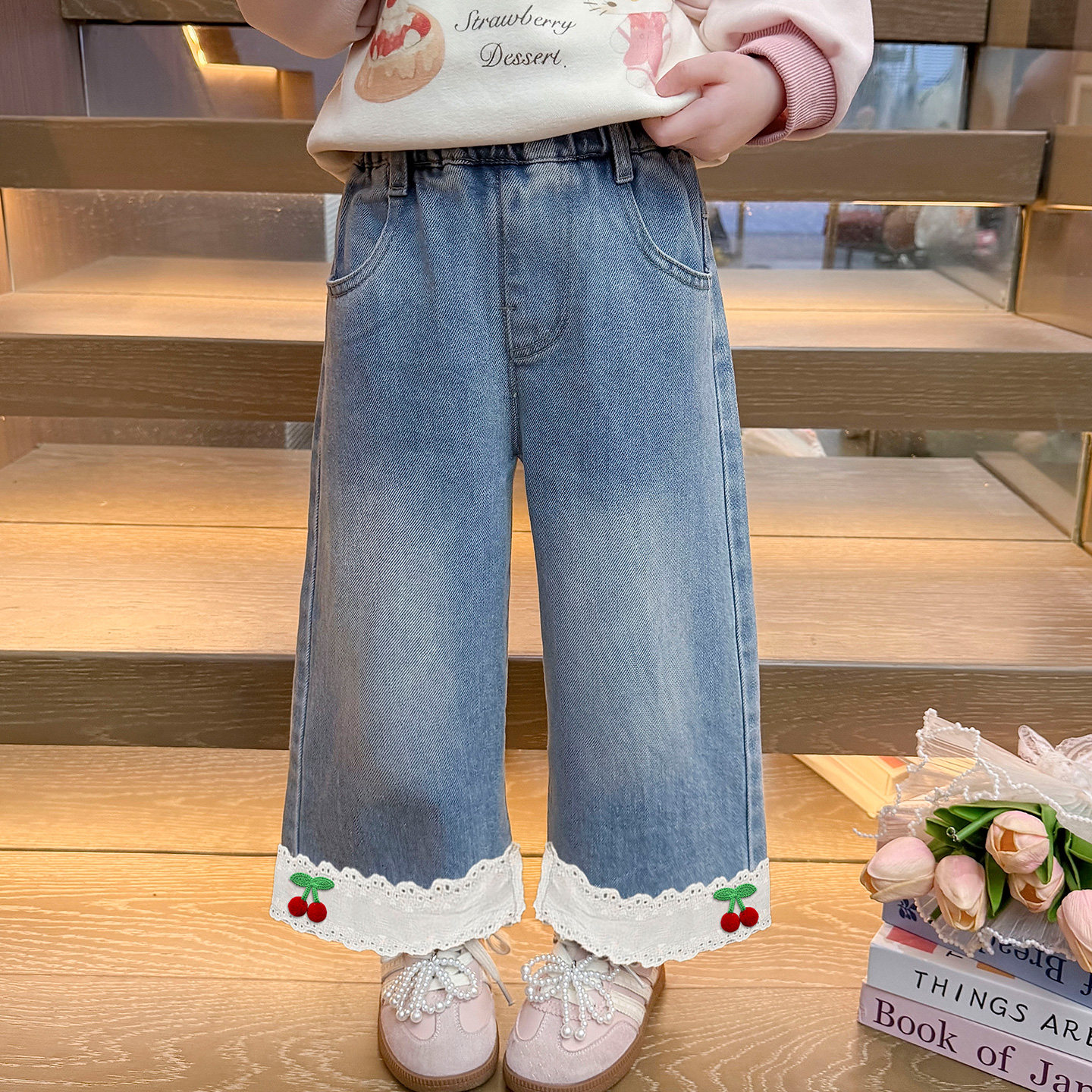 女童洋气宽松牛仔裤春秋季2026新款女宝宝卡通图秋装儿童休闲裤子