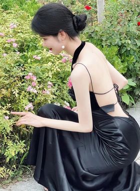 PEPPER ANN 私人订制 丝绒拼接黑色大露背挂脖花朵设计礼服连衣裙