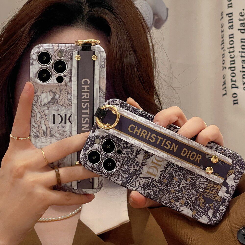 老花大牌适用苹果15手机壳奢侈品iphone16promax高级手腕带支架14pro硅胶全包防摔13高档12复古D家小众