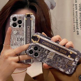 潮 老花大牌适用苹果15手机壳奢侈品iphone16promax高级手腕带支架14pro硅胶全包防摔13高档12复古D家小众同款