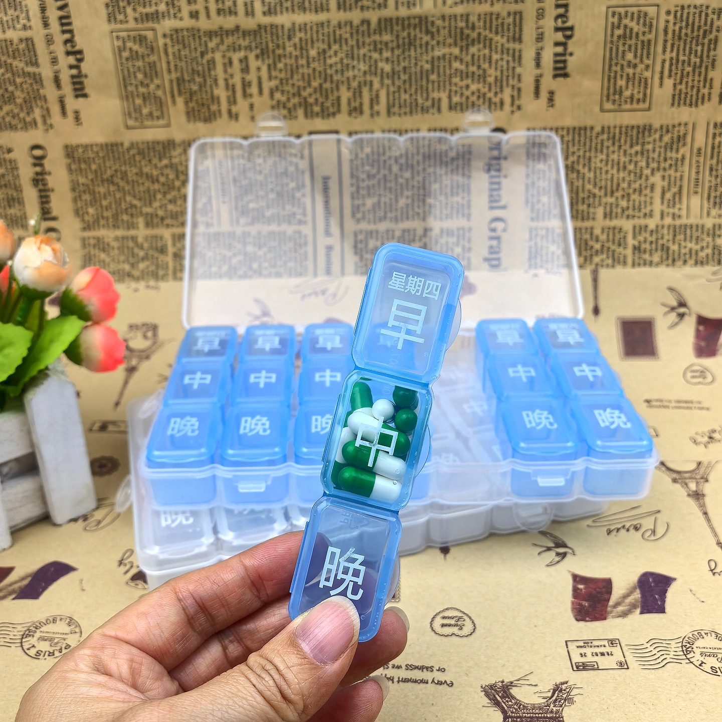 新款便携大字体老人专用药盒