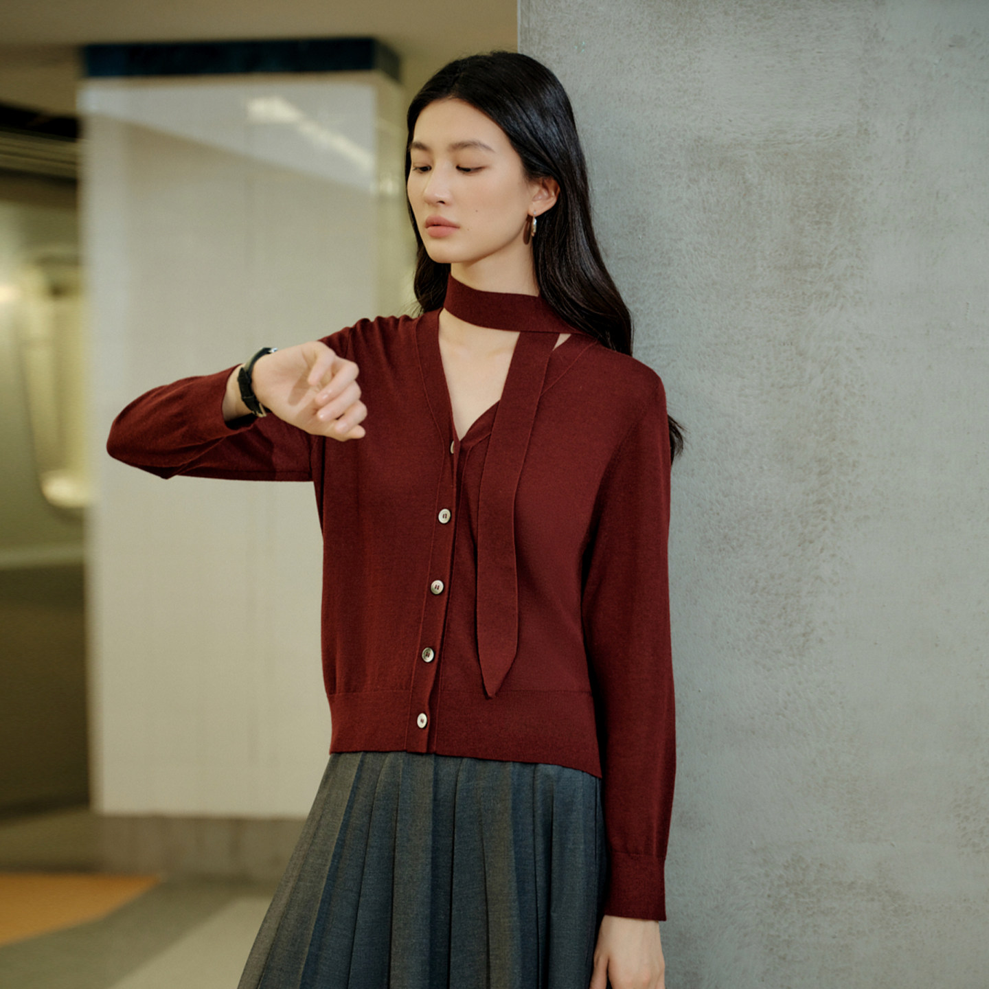 恩瑞妮法式红色V领纽扣针织开衫女设计感通勤毛衣气质2026年春新,女装/女士精品,毛针织衫,淘宝优惠券,粉丝福利购,淘宝优惠卷