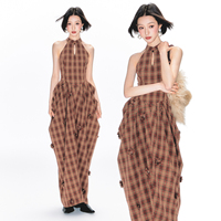 楊二大夢(mèng)格子掛脖無(wú)袖連衣裙女