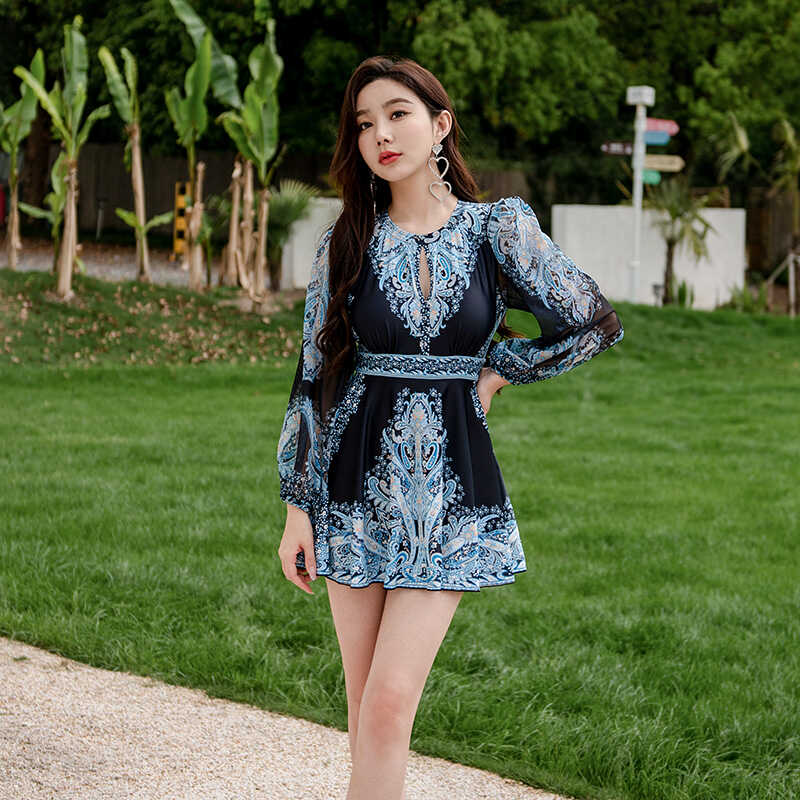 高级感泳衣女连体胖mm保守显瘦遮肚长袖裙式大码印花泡温泉泳装