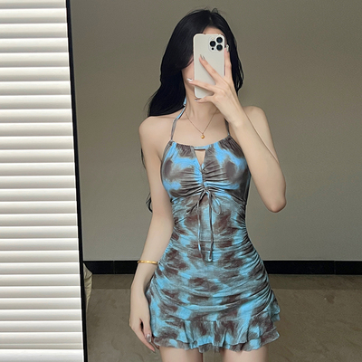 泳衣女连体保守挂脖裙式露背高级感微胖显瘦遮肚肉绝美温泉度假风