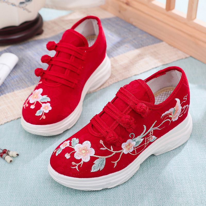 小红鞋民族风绣花休闲旅游运动鞋