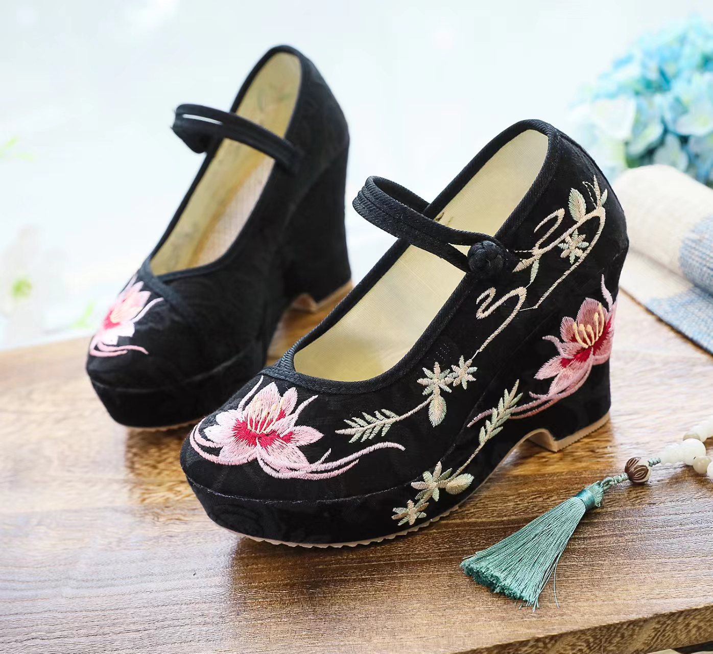 苗族壮族绣花鞋厚底国风旗袍鞋