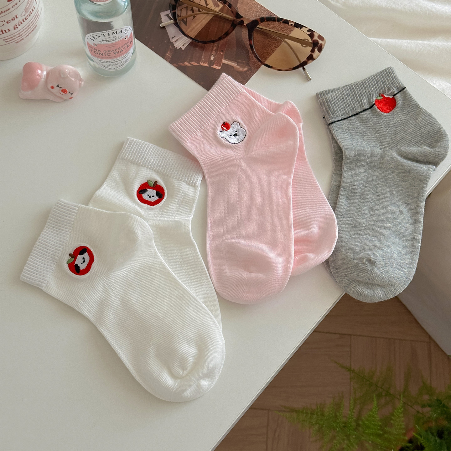 日系可爱卡通刺绣小熊女士短袜
