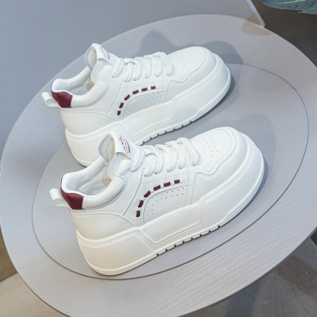 真皮高帮软底小白鞋女2026春新款轻便显脚小厚底增高运动休闲板鞋