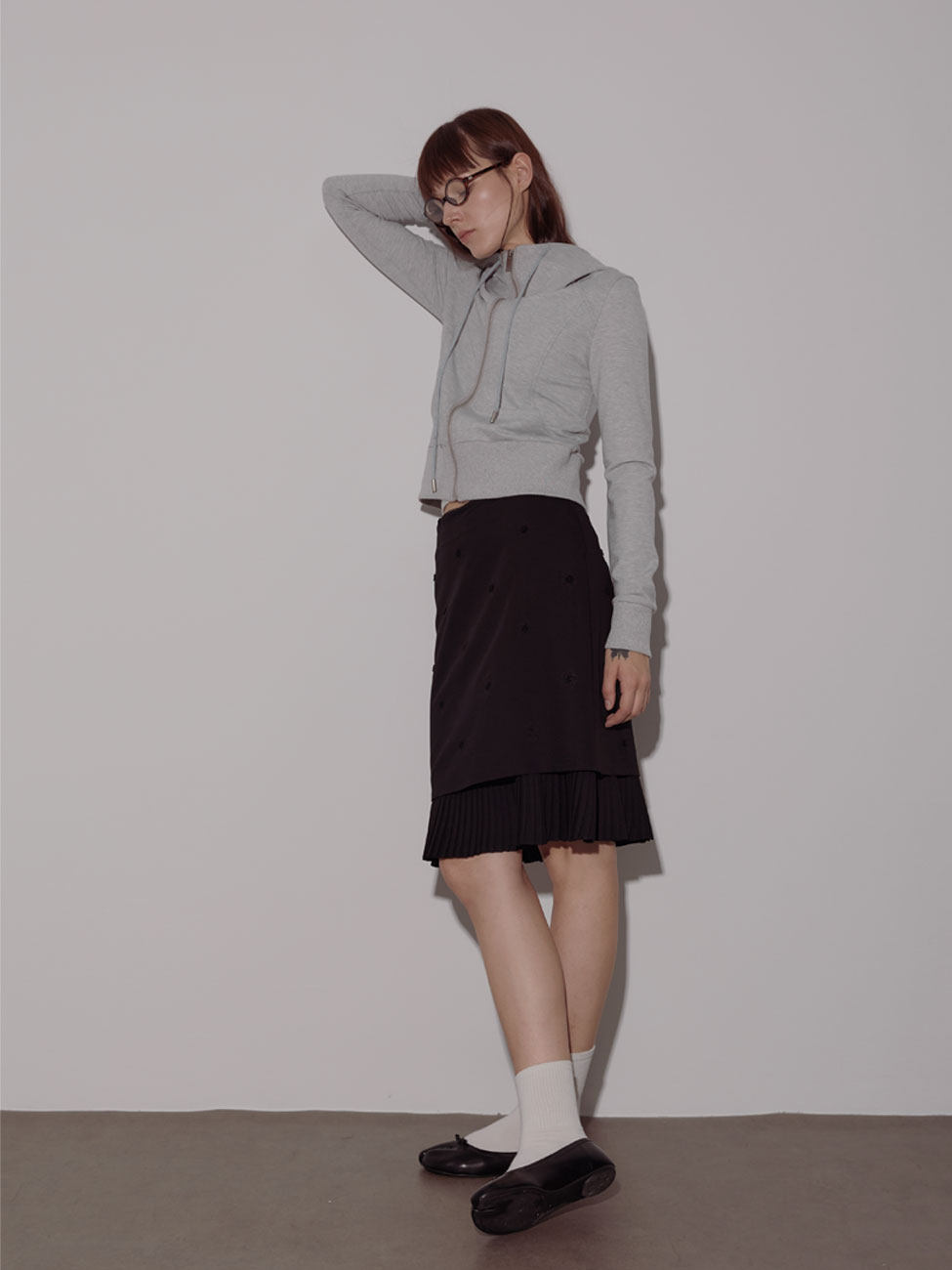 unnone item 黑色花朵刺绣天丝压褶直筒复古显瘦半身裙春夏中裙女