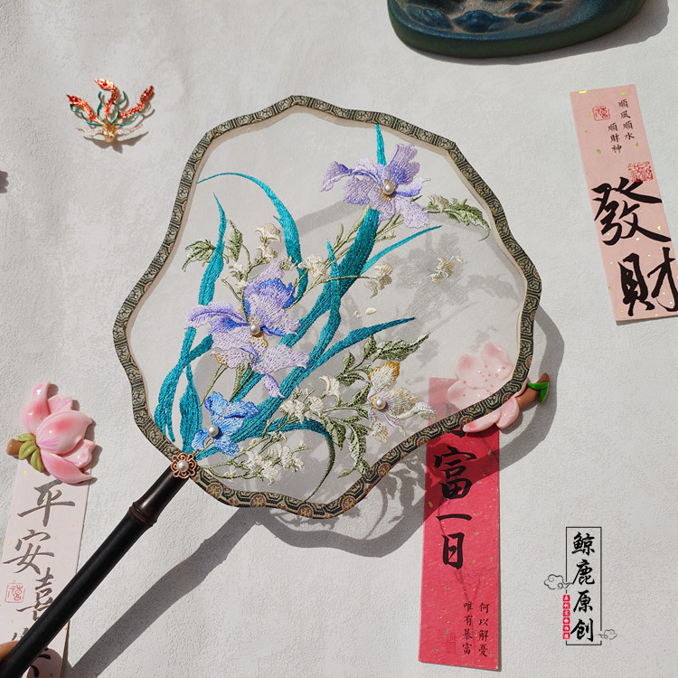 鲸鹿原创鹫尾花绣花单面紫竹单面中式国风汉服团扇装饰道具