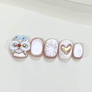 过年美甲短款2025新年醒狮猫眼多巴胺高颜值显白百搭高级感穿戴甲