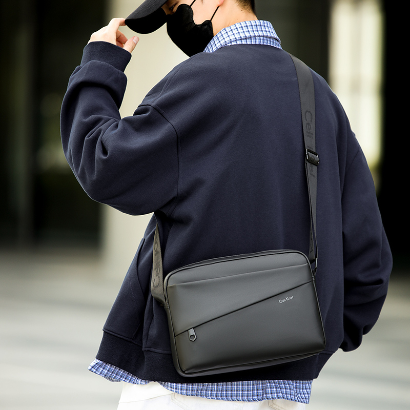 经典皮膜商务机车包牛津布胸包