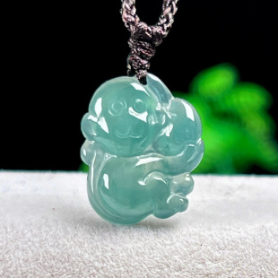蓝水冰绿翡翠猴子吊坠 生肖猴玉坠女 天然A货玉石灵猴献桃小玉佩