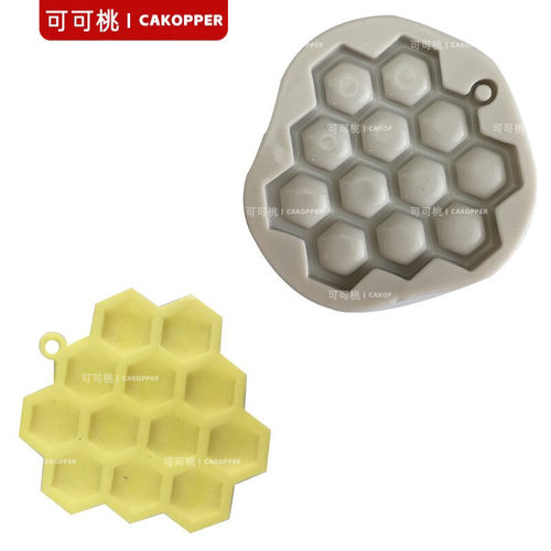 全镜面一串葡萄带孔滴胶UV树脂胶硅胶模具蜂窝免打孔手工挂件模具