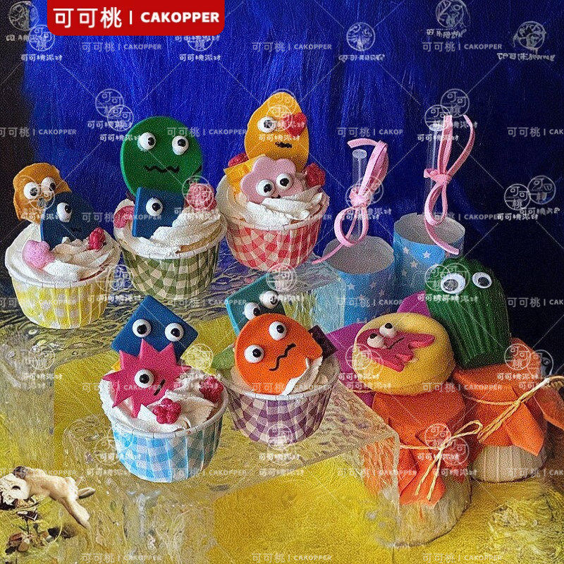 多巴胺蛋糕装饰插牌彩色小怪兽甜品台纸杯子布丁杯卡通毛毛怪贴纸
