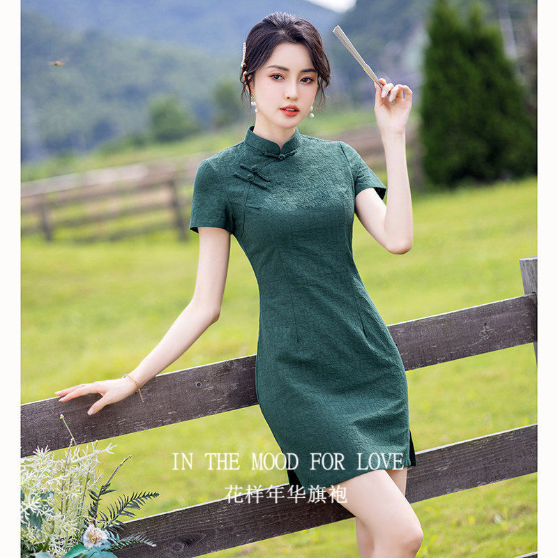 墨绿色新中式少女短款
