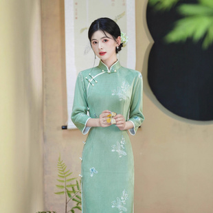 四小姐花样年华旗袍长袖新中式改良刺绣鹿皮绒连衣裙修身绿色秋冬