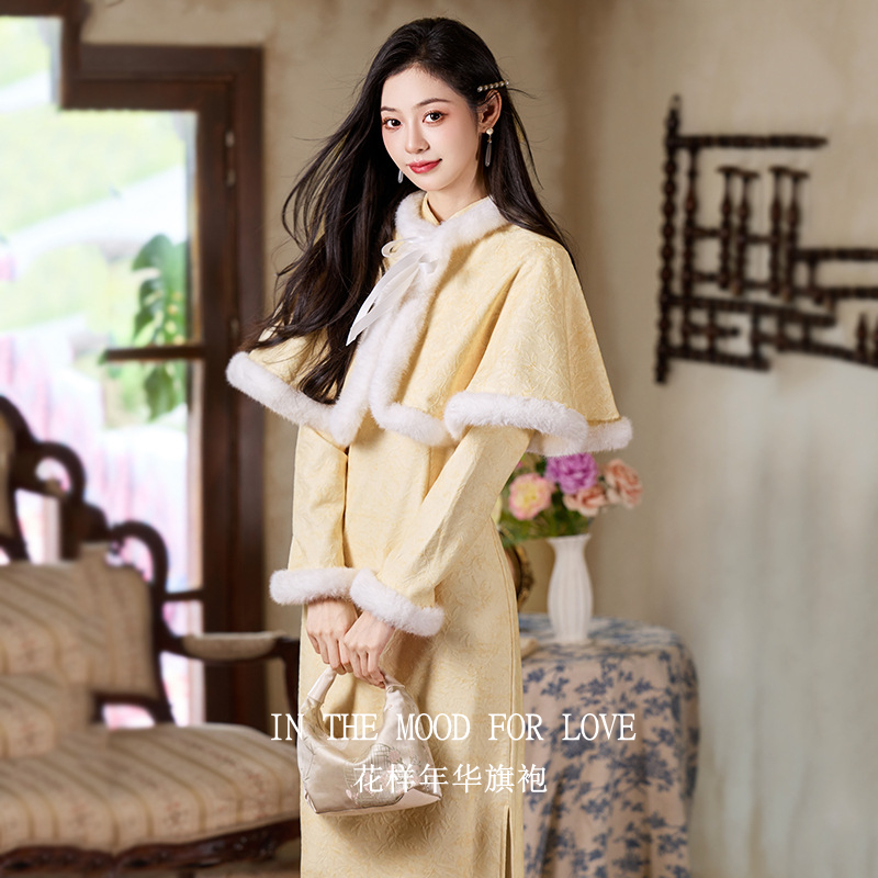 鹅黄色斗篷套装2025新款