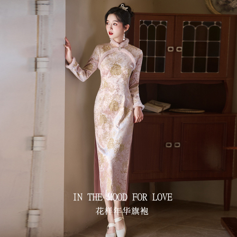 新中式粉色丝绒订婚裙