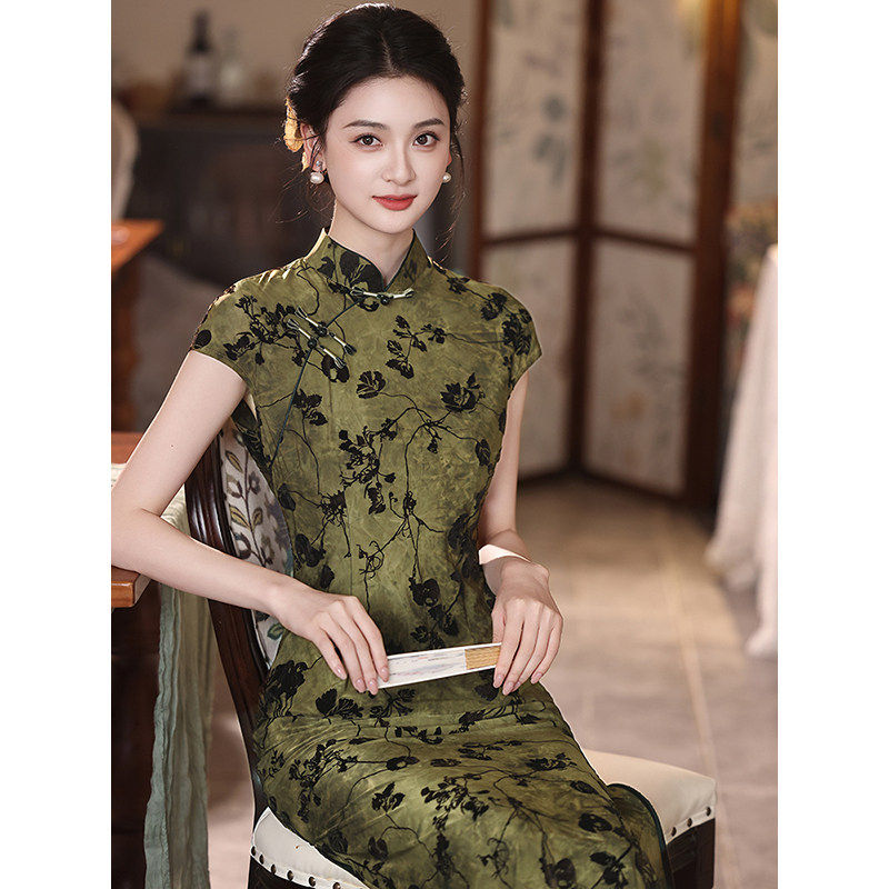 四小姐花样年华旗袍绿色植绒2026年新款复古高级感日常春季大码改