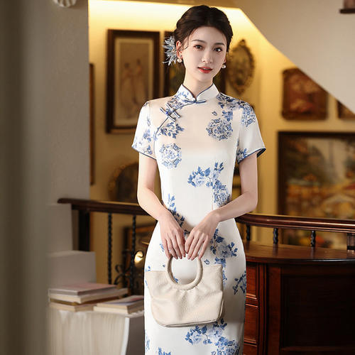 四小姐花样年华旗袍名丽青花瓷白色礼物仪礼服2026年新款洋装新中
