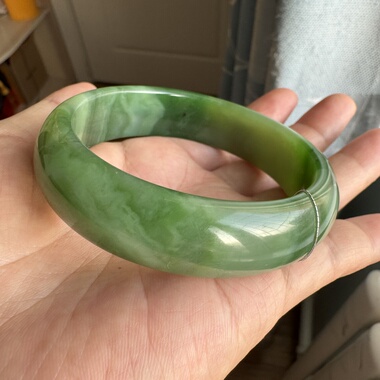 60圈俄碧江山如此多娇和田玉碧玉白加绿山水镯女士特色孤品玉镯子